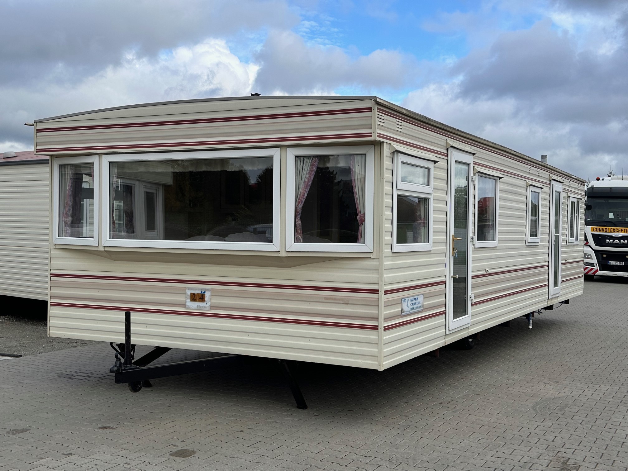 Mobilheim BK BLUEBIRD 10,50 x 3,70 m mit Doppelverglasung